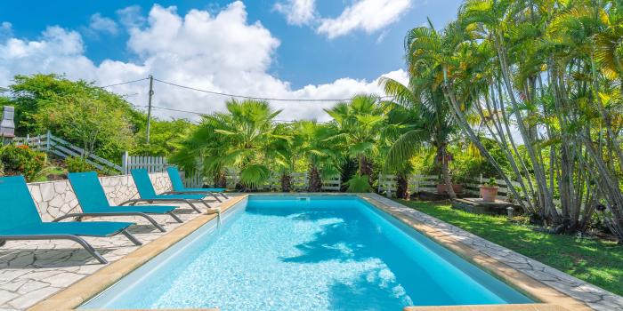 villa-location-sainte-anne-piscine-privee 1